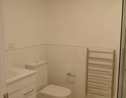 Modern, Cosy Studio Apartment Auckland Central Banyo Tipleri