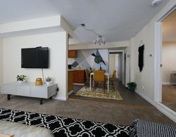Modern, Exquisite 2-bedroom Home in Lafayette Oda Düzeni