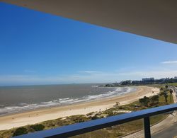 Modern Apartment First Line Beach, Montevideo UY Oda Düzeni