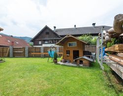 Modern Holiday Home in Pinsdorf With Garden Dış Mekan