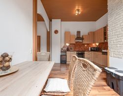 Modern Holiday Home in Pinsdorf With Garden Yerinde Yemek