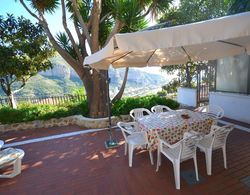 Modern Holiday Home With Sea View in Ventimiglia İç Mekan