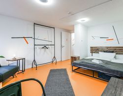 Modern hostel room for 3 Öne Çıkan Resim