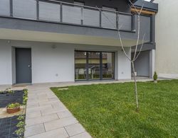 Modern House with Private Garden in Udine Dış Mekan