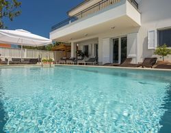 Modern Villa in Cres With Pool Dış Mekan