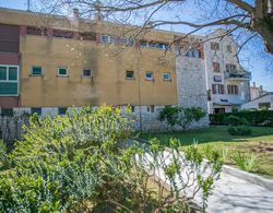 Modern Living in the Heart of Trogir Oda Manzaraları