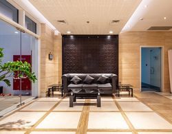 Modern Luxury Living in This 3BR Apt in Downtown Dubai İç Mekan