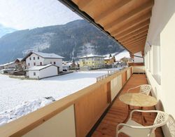 Modern Apartment Near Ski Area in Tyrol Oda Düzeni