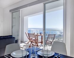 Modern Sea-view Apartment in a Prime Location Oda Manzaraları