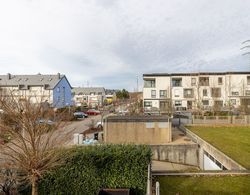 Modern Stylish Apartment w Balcony View Oda Manzaraları