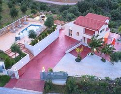 Modern Villa With Heated Swimming Pool in Georgioupoli Greece İç Mekan