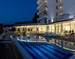 Mondial Resort & Spa Hotel Havuz