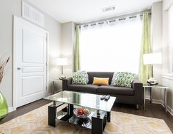 Montclair Apartments by Gracen Properties Oda Manzaraları