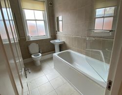 Monthly, Short, Stays 2-bed Apartment in Reading Banyo Tipleri