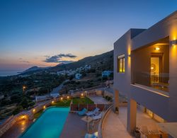 Mountainside Villa With Private Pool and Kids Playground Walk to Restaurant Oda