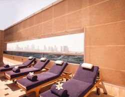 Movenpick Hotel & Apartments Bur Dubai Havuz
