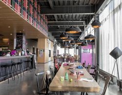 Moxy Edinburgh Airport Yeme / İçme