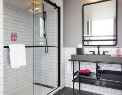 Moxy Richmond Downtown, a Marriott Hotel Banyo Tipleri