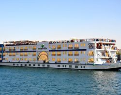 MS Esmeralda Nile Cruise from Aswan or Luxor Öne Çıkan Resim