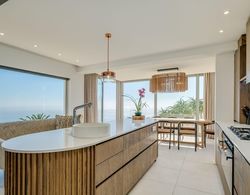 Multi-level Camps Bay Villa With Magestic Ocean Views Mavambo Oda
