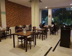 N2 Hotel Gunung Sahari Yerinde Yemek
