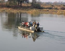 Ndhovu Safari Lodge - Campground Genel