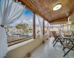 Neat flat in Argostoli seaside Town Oda Düzeni