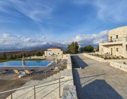 New Beautiful Complex With Villas and App, Big Pool, Sea Views, SW Crete Dış Mekan
