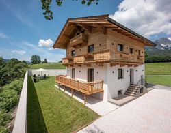 New Holiday Home With a Large Garden Near Ellmau in Tyrol Dış Mekan