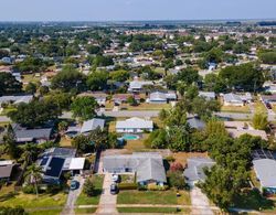 NEW Retro Relaxation in Stylish Rockledge Oasis Oda