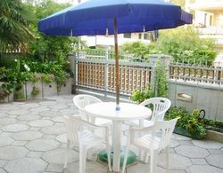 New Apartment Within a Renovated Detatched House Ground Floor With Outdoor Patio Yerinde Yemek