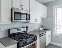 Newly Decorated 1BR 1BA Apt in Lake View Mutfak