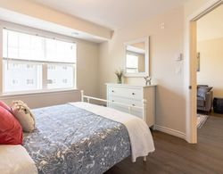 Newly Renovated Condo w Prking Near UNB Patio Oda