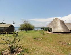 Ngamba Island Tented Camp Dış Mekan