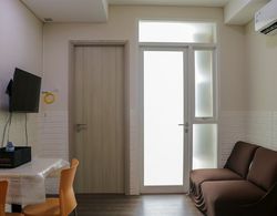 Nice And Comfort 2Br Apartment At Elpis Residence İç Mekan