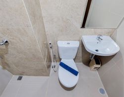 Nice And Modern Studio At Transpark Bintaro Apartment Banyo Tipleri