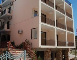 Nikos Hotel and Apartments Dış Mekan