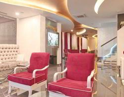 Nova City Hotel Signature Collection Lobi