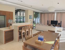 Ocean Resort 3 Bedrooms Danang Living Oda Düzeni