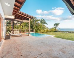 Ocean View Villa in Puerto Bahia Oda