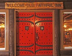 Old Faithful Inn - Inside the Park Dış Mekan