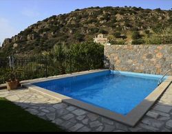 One Bedroom Villa With Private Seawater Pool Just 150 Meters From the sea Konum Öne Çıkanlar