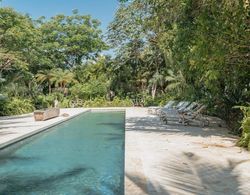 One-of-a-kind Villa With Open Spaces and Amazing Views in Luxury Beach Resort Oda