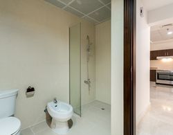 One Perfect Stay - 1BR at Al Murad Tower Banyo Tipleri