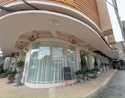 One Vientiane Hotel & Restaurant Dış Mekan