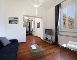 Oriana Suites Rome Apartments Lobi
