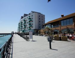 Orion Marina Sea View Parking by Brighton Holiday Lets İç Mekan