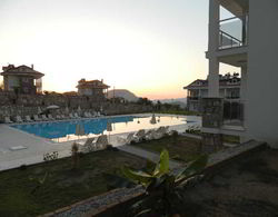 Orka Gardens Apartments Havuz