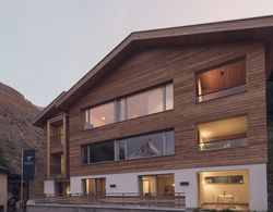 OVERLOOK Lodge by CERVO Zermatt Dış Mekan