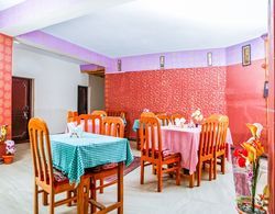 OYO 14082 Hotel Himalayan Stays Yerinde Yemek